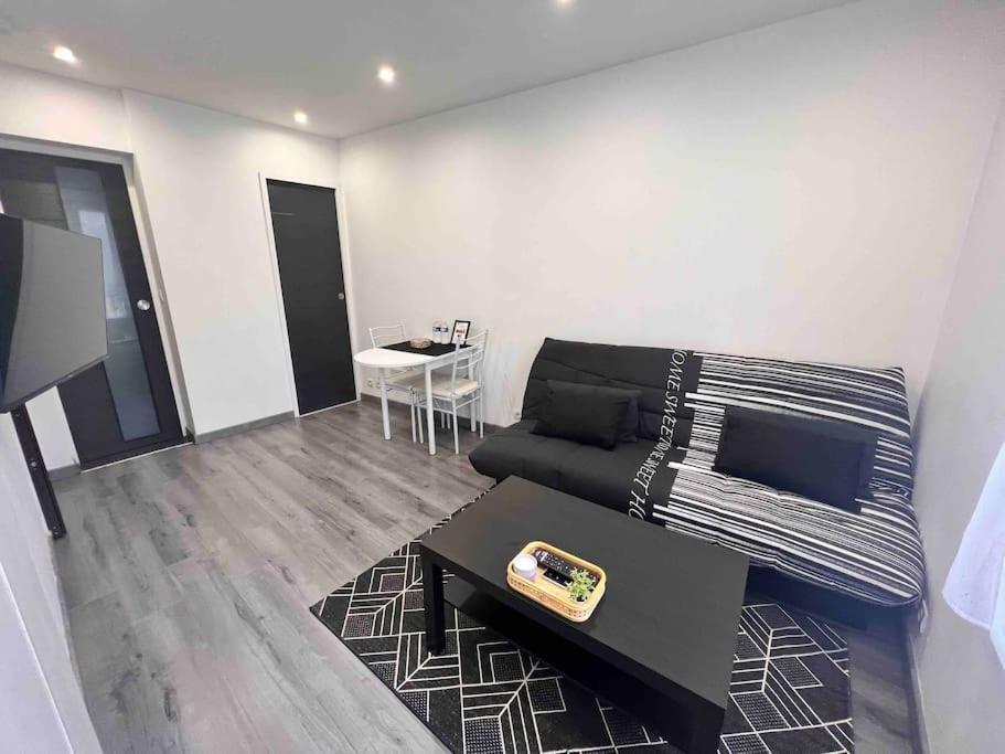 Apartment Beau T2 A Proche Rer B.
