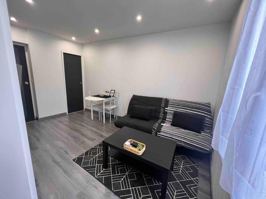 Beau T2 A Proche Rer B. Apartment *